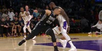 华体会hth官网入口-狄龙袭裆重击詹姆斯 领二级恶意遭驱逐却满脸冤枉