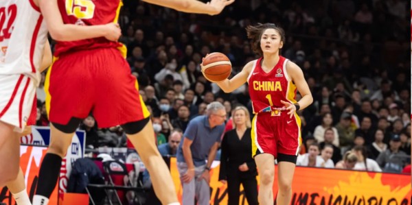 华体会体育登录入口-光漂亮有什么用？女篮颜值姐妹花合计10中2，球迷：辜负宫鲁鸣