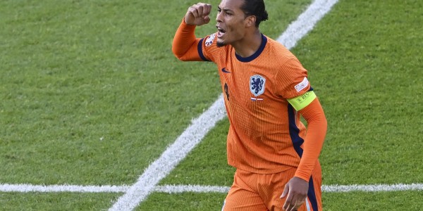 斯塔姆：范迪克就是未来后卫的模板；廷伯素质全面左中右都能胜任