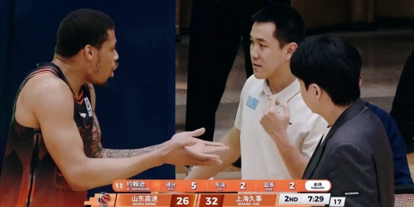 毫无斗志！惨遭3杀，残阵上海全场压制，邱彪：如此表现赢辽宁？