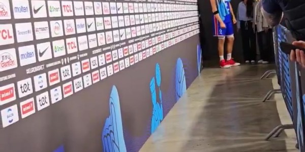 华体会体育登录入口-赢球通道！约基奇赛后未与任何媒体交谈 点头示意径直离开