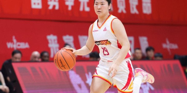 华体会体育登录入口-女篮三冠豪门冲击第4冠！2米中锋制霸变胜负手，另一24岁奇兵崛起