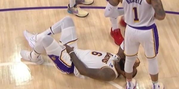 华体会hth官网入口-狄龙袭裆重击詹姆斯 领二级恶意遭驱逐却满脸冤枉